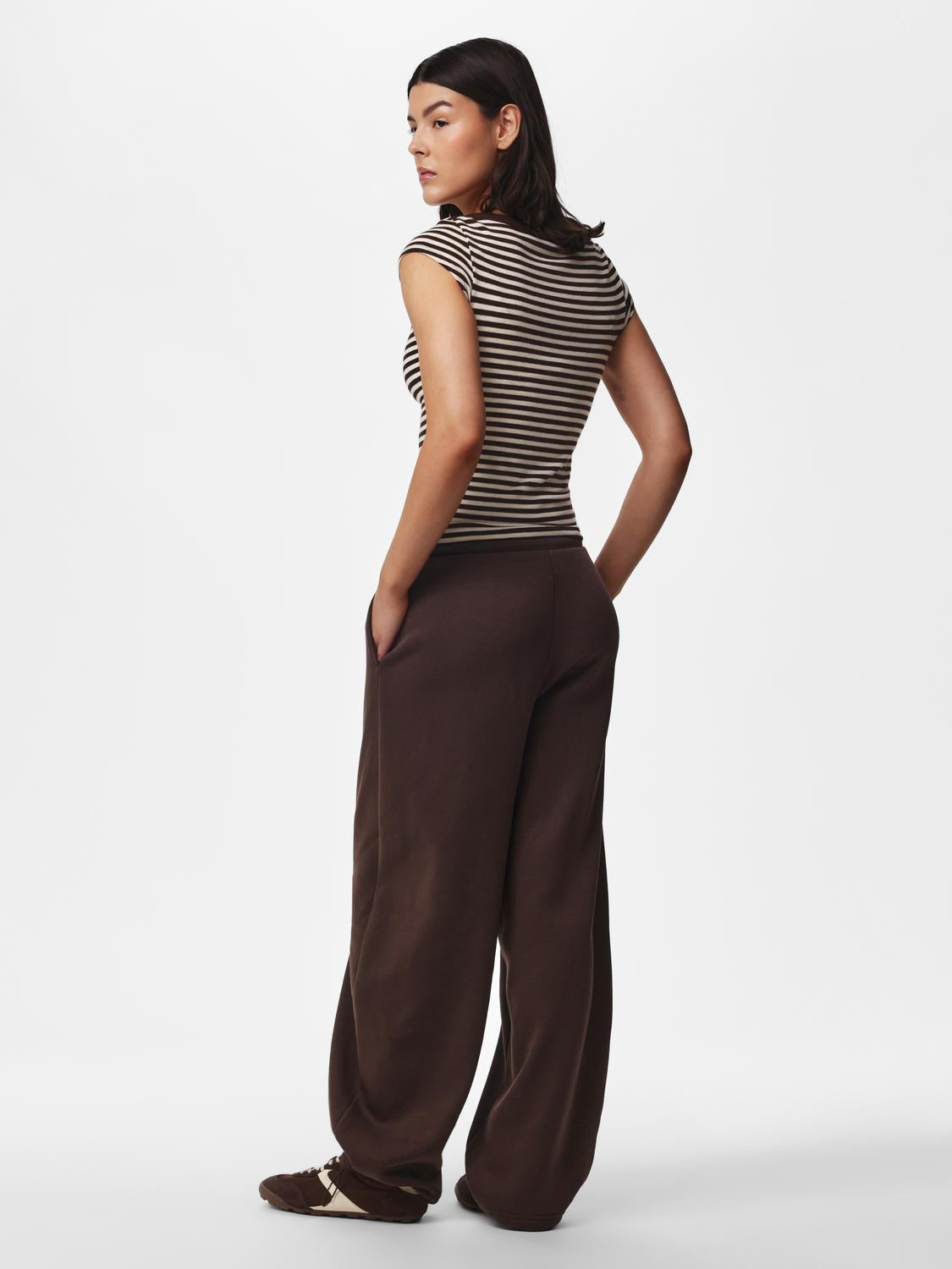 model_shot-back